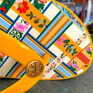 NIB Tory Burch Yellow Gold Crest/Ribbon Sandal Wedge flip-flop softer Sole Sz 10